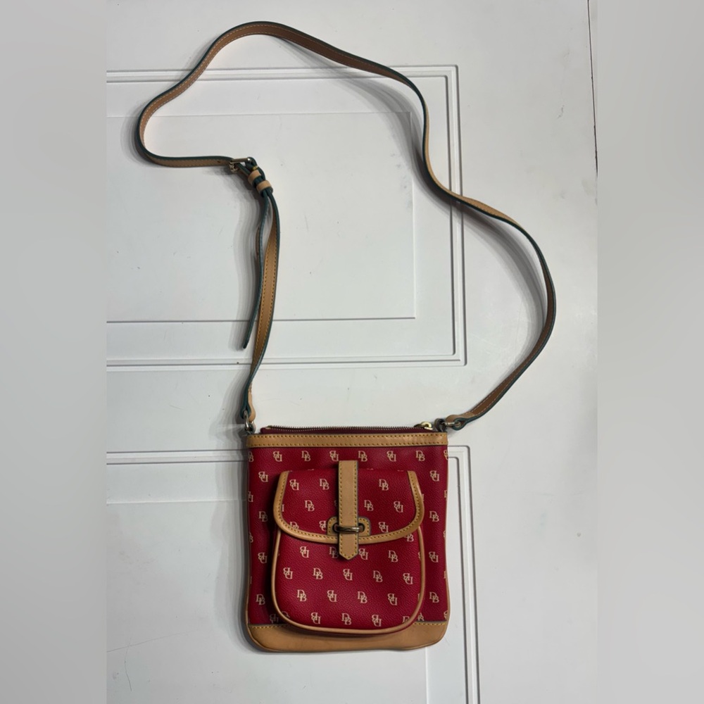 Dooney & Bourke Leather Letter Carrier Crossbody Red Tan Monogram Bag Purse - Picture 2 of 5